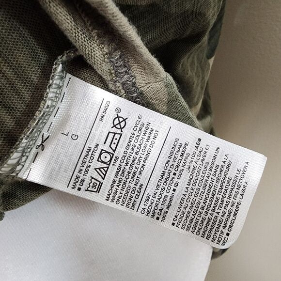 Old Navy EveryWear Green Camo V-Neck T-Shirt for Women Size Large - Picture 9 of 10